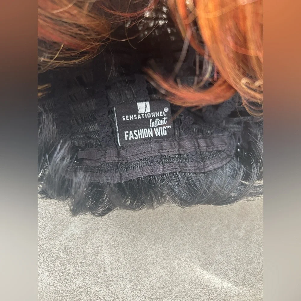 ✨Like NEW Sensationnel Natural Pixie Bob Wig Honey Blonde Orange highlights